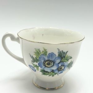 💙🌿💙🌿Vintage Clarence Bone China Teacup.